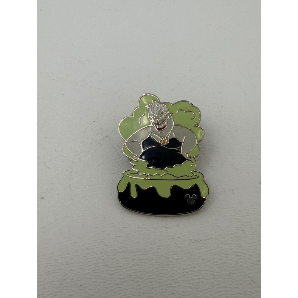 Disney Ursula Sea Witch Cauldron Pin 2005 Cast Lanyard Collection 2 of 5